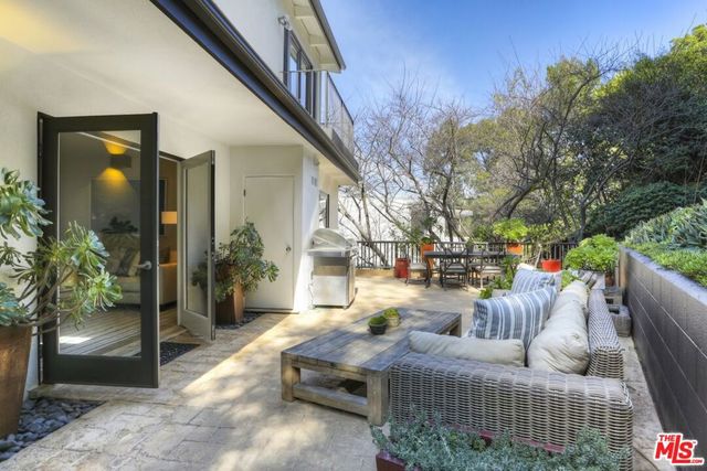 2154 Sunset Crest Drive, Los Angeles, CA 90046