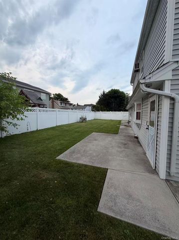 40 Relda Street, Plainview, NY 11803