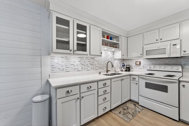 555 N DuPont Ave Apt B41, Madison, TN 37115