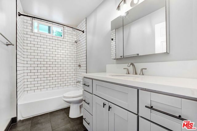 830 E Edgeware Road, Los Angeles, CA 90026