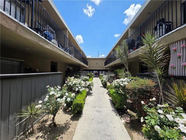 14609 Saticoy Street 16, Van Nuys, CA 91405