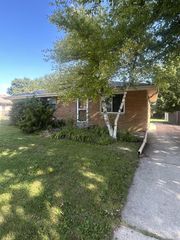 2840 E Bottsford AVENUE, Saint Francis, WI 53235