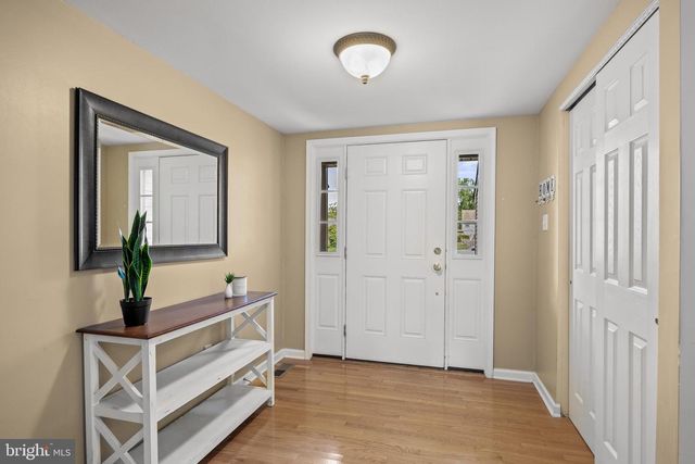 4 MEADOWRUE DR, Mount Laurel, NJ 08054
