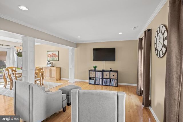 4 MEADOWRUE DR, Mount Laurel, NJ 08054