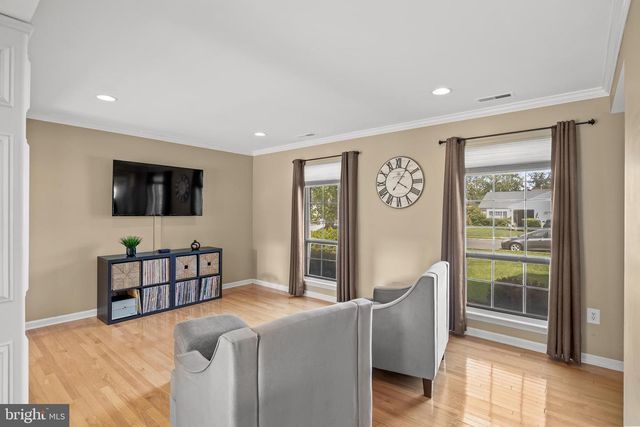 4 MEADOWRUE DR, Mount Laurel, NJ 08054