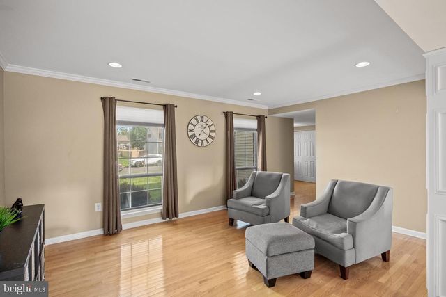 4 MEADOWRUE DR, Mount Laurel, NJ 08054