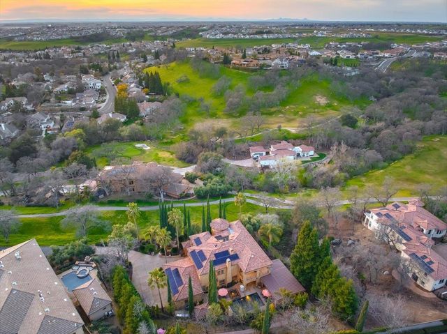 2010 Shady Trail Ln, Rocklin, CA 95765
