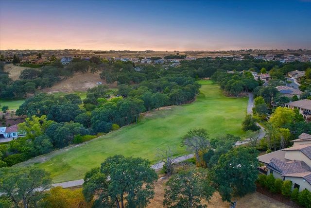 2010 Shady Trail Ln, Rocklin, CA 95765