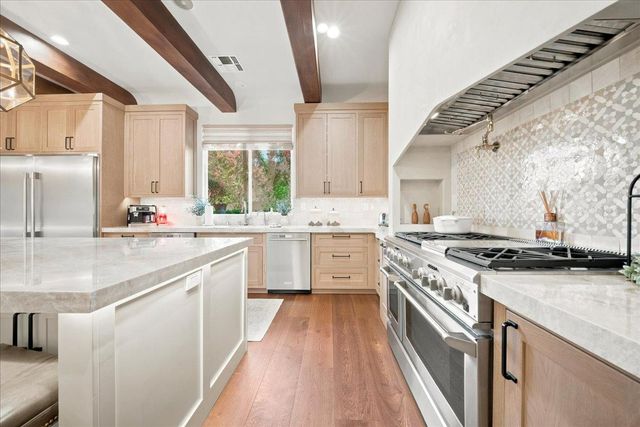 2010 Shady Trail Ln, Rocklin, CA 95765