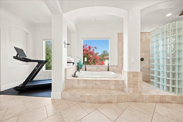 2010 Shady Trail Ln, Rocklin, CA 95765