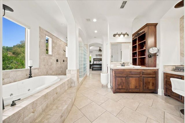 2010 Shady Trail Ln, Rocklin, CA 95765