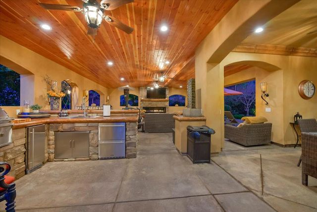 2010 Shady Trail Ln, Rocklin, CA 95765