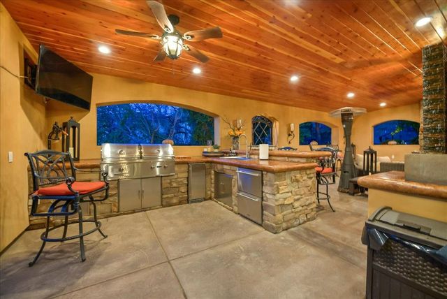 2010 Shady Trail Ln, Rocklin, CA 95765