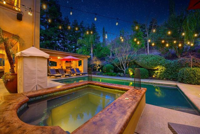2010 Shady Trail Ln, Rocklin, CA 95765