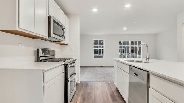 403 Lakeshore Court, St. Charles, IL 60174