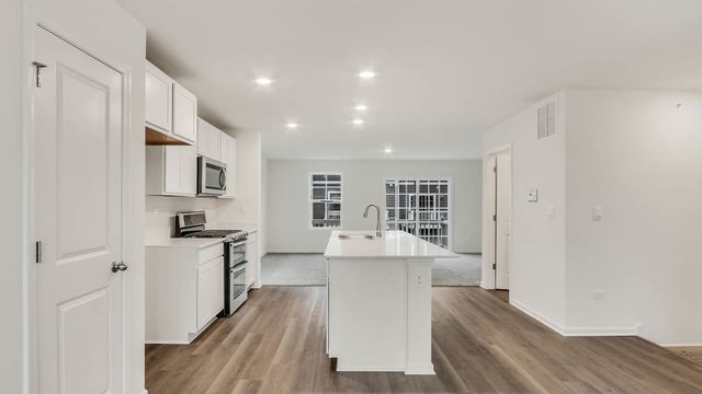 403 Lakeshore Court, St. Charles, IL 60174