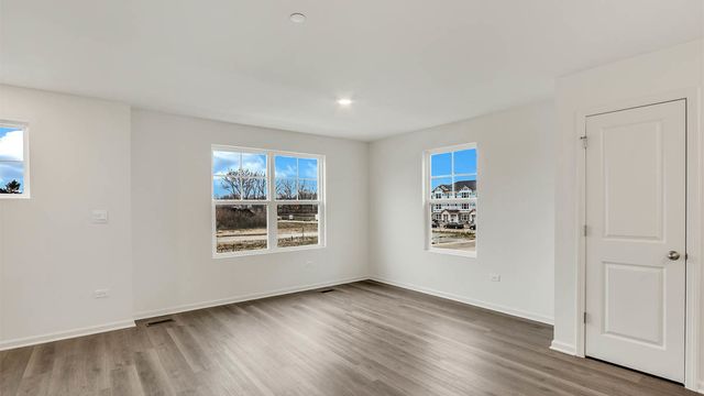 403 Lakeshore Court, St. Charles, IL 60174
