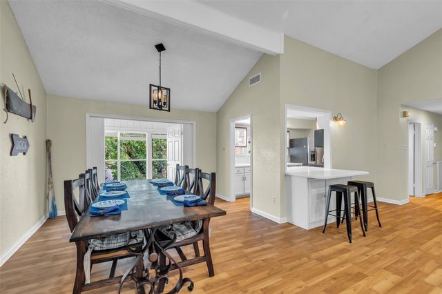 9 Lakeview Manor, Huntsville, TX 77340