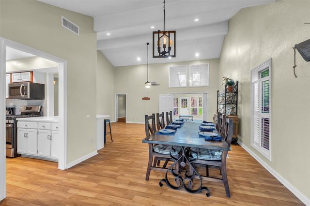 9 Lakeview Manor, Huntsville, TX 77340