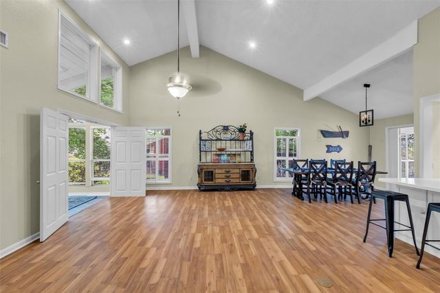 9 Lakeview Manor, Huntsville, TX 77340