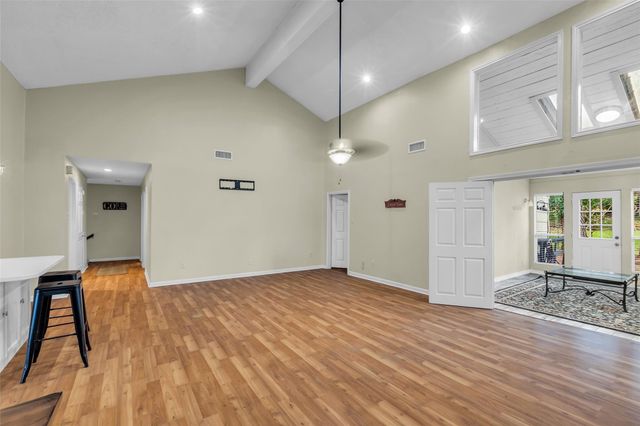 9 Lakeview Manor, Huntsville, TX 77340