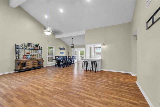 9 Lakeview Manor, Huntsville, TX 77340