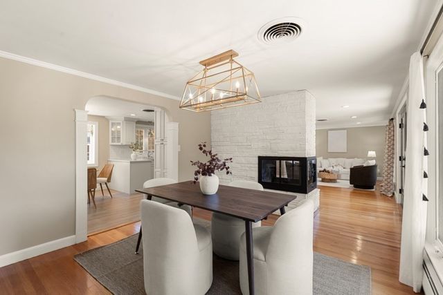 19 Longbow Rd, Lynnfield, MA 01940