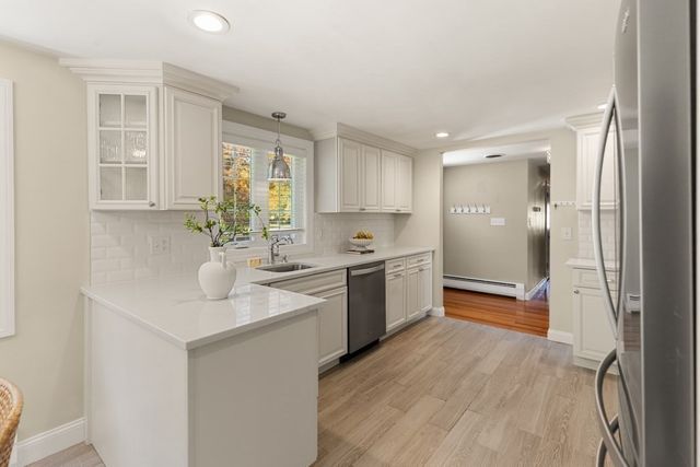 19 Longbow Rd, Lynnfield, MA 01940