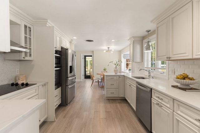 19 Longbow Rd, Lynnfield, MA 01940