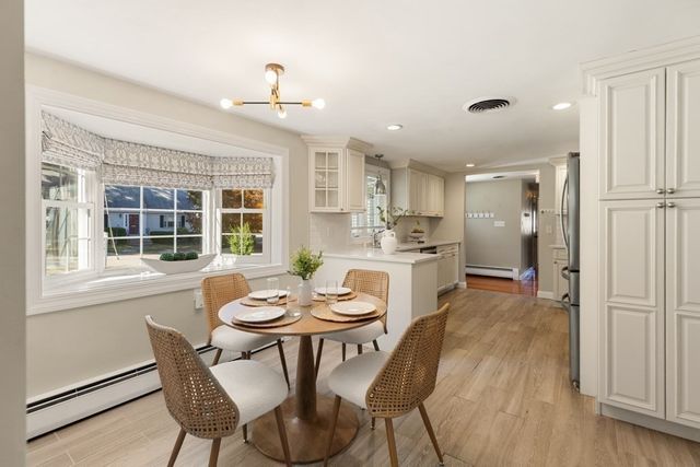 19 Longbow Rd, Lynnfield, MA 01940