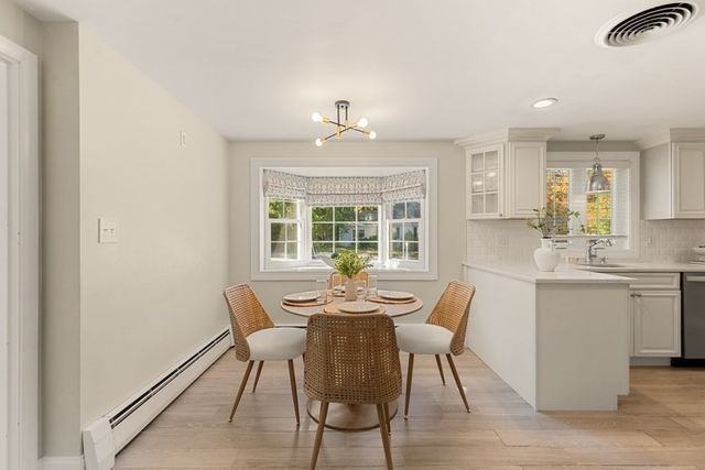 19 Longbow Rd, Lynnfield, MA 01940