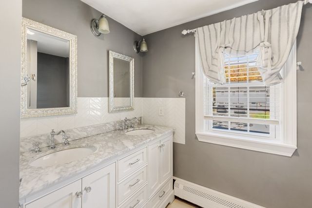19 Longbow Rd, Lynnfield, MA 01940