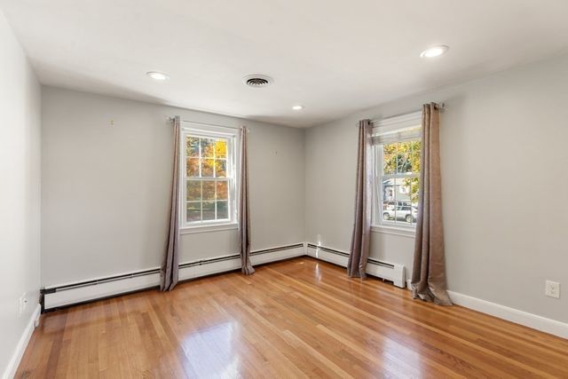 19 Longbow Rd, Lynnfield, MA 01940