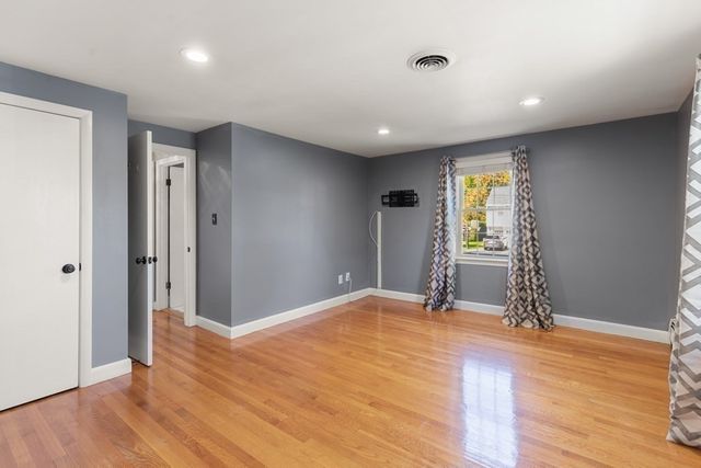19 Longbow Rd, Lynnfield, MA 01940