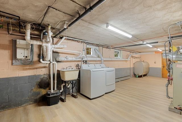 19 Longbow Rd, Lynnfield, MA 01940
