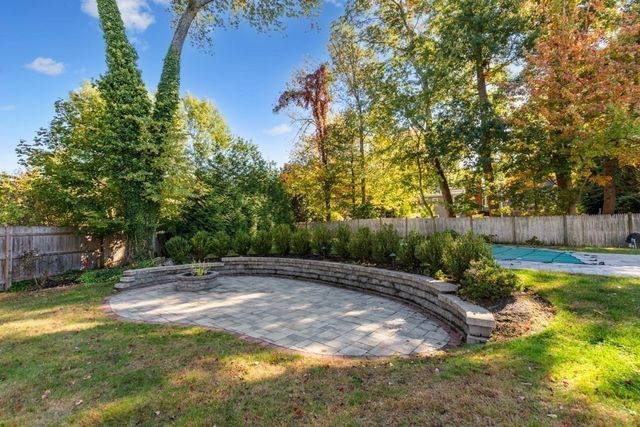 19 Longbow Rd, Lynnfield, MA 01940