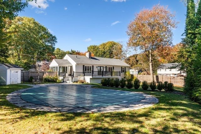 19 Longbow Rd, Lynnfield, MA 01940