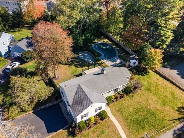 19 Longbow Rd, Lynnfield, MA 01940