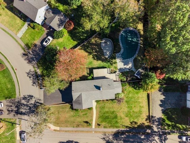 19 Longbow Rd, Lynnfield, MA 01940