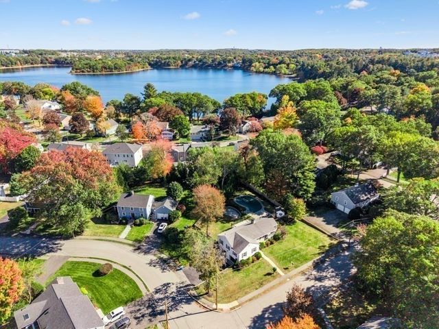 19 Longbow Rd, Lynnfield, MA 01940