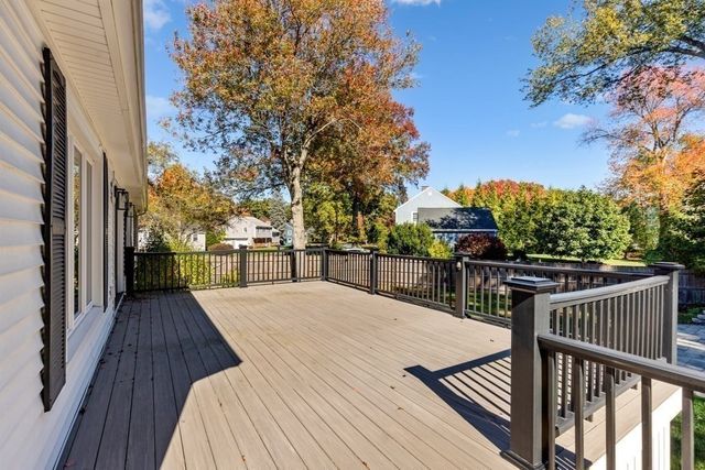 19 Longbow Rd, Lynnfield, MA 01940