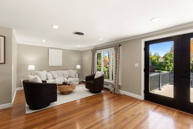 19 Longbow Rd, Lynnfield, MA 01940