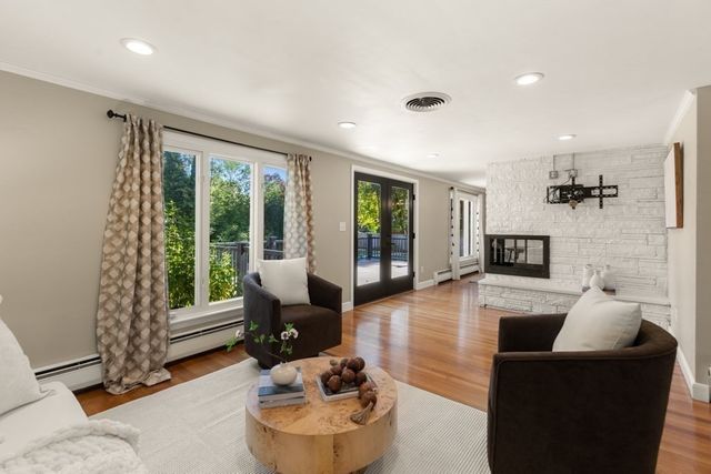 19 Longbow Rd, Lynnfield, MA 01940
