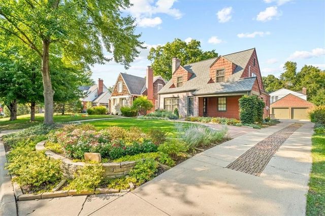 2204 W 50 Terrace, Westwood Hills, KS 66205