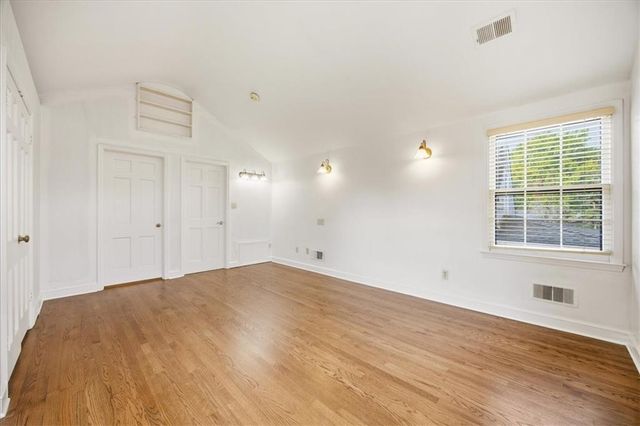 2204 W 50 Terrace, Westwood Hills, KS 66205