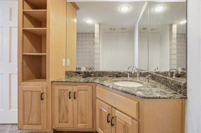 2204 W 50 Terrace, Westwood Hills, KS 66205