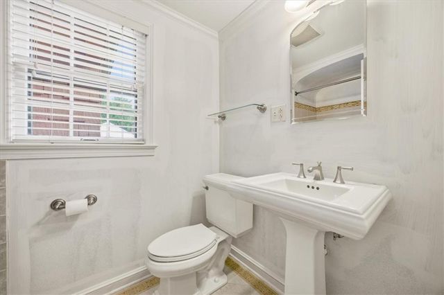 2204 W 50 Terrace, Westwood Hills, KS 66205