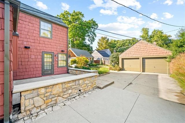 2204 W 50 Terrace, Westwood Hills, KS 66205