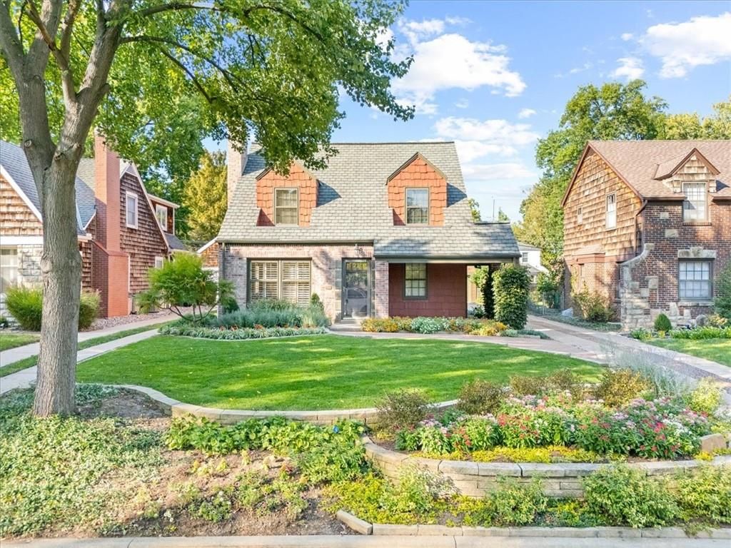 2204 W 50 Terrace, Westwood Hills, KS 66205