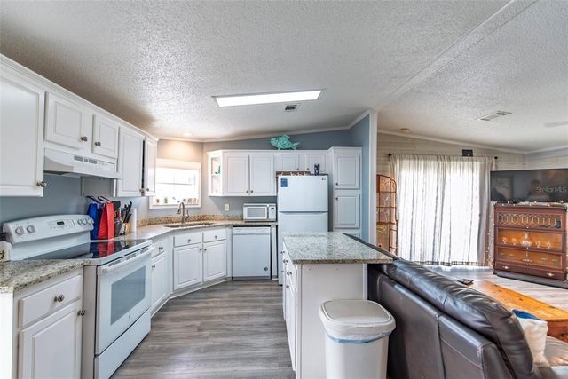 8 HOLLAND DRIVE, Punta Gorda, FL 33950